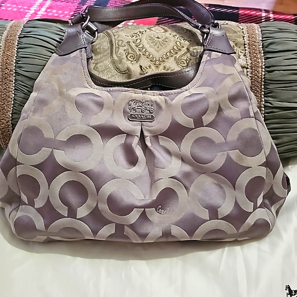 Authenticate Coach shoulder bag - Picture 2 of 8